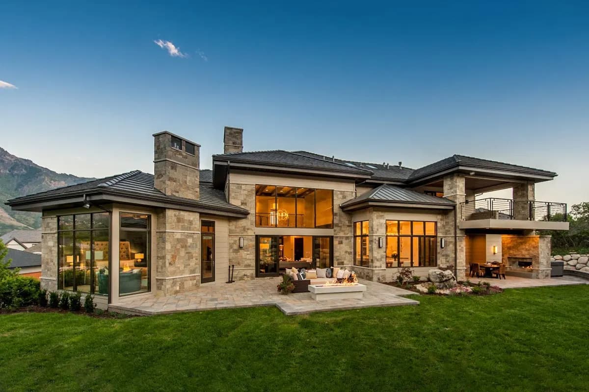 Spacious 4-Bedroom Modern Home Plan, photo 5 of 6