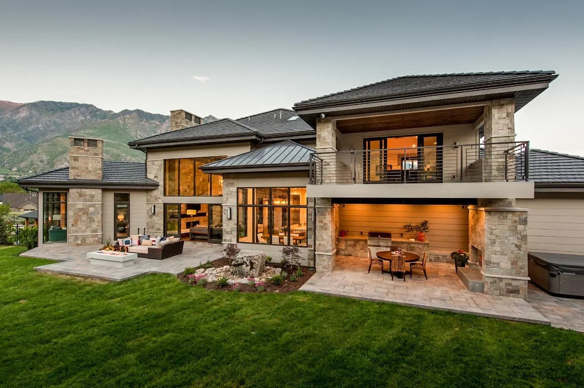 Spacious 4-Bedroom Modern Home Plan, photo 6 of 6