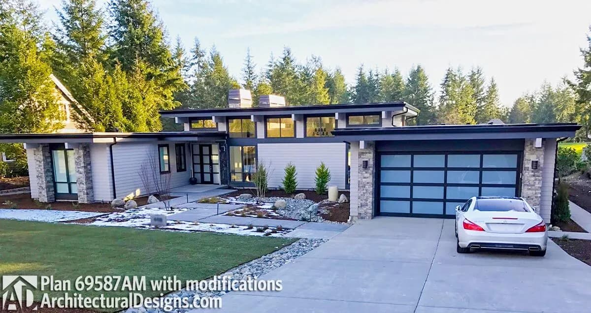 Modern House Plan with Front To Back Living, photo 4 of 5