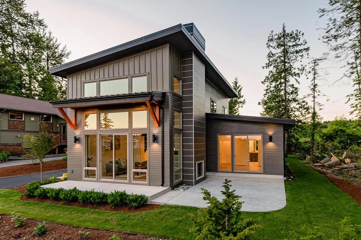 Splendid Contemporary House Plan with Detached Garage, photo 5 of 6