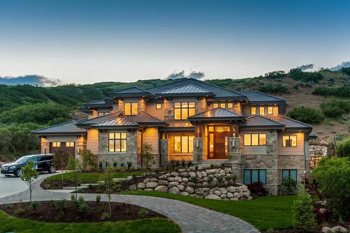 Spacious 4-Bedroom Modern Home Plan, photo 2 of 6