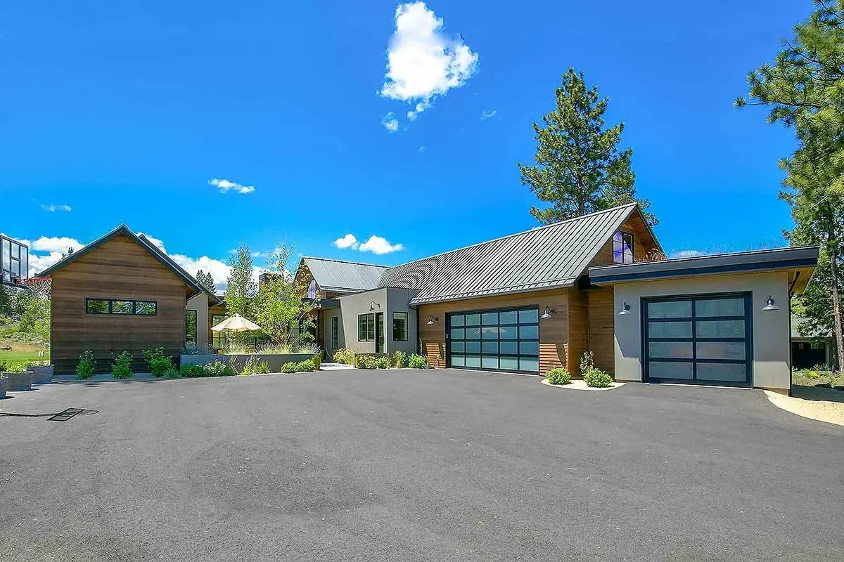 Ultra Modern Farmhouse with Dog Run, photo 1 of 5