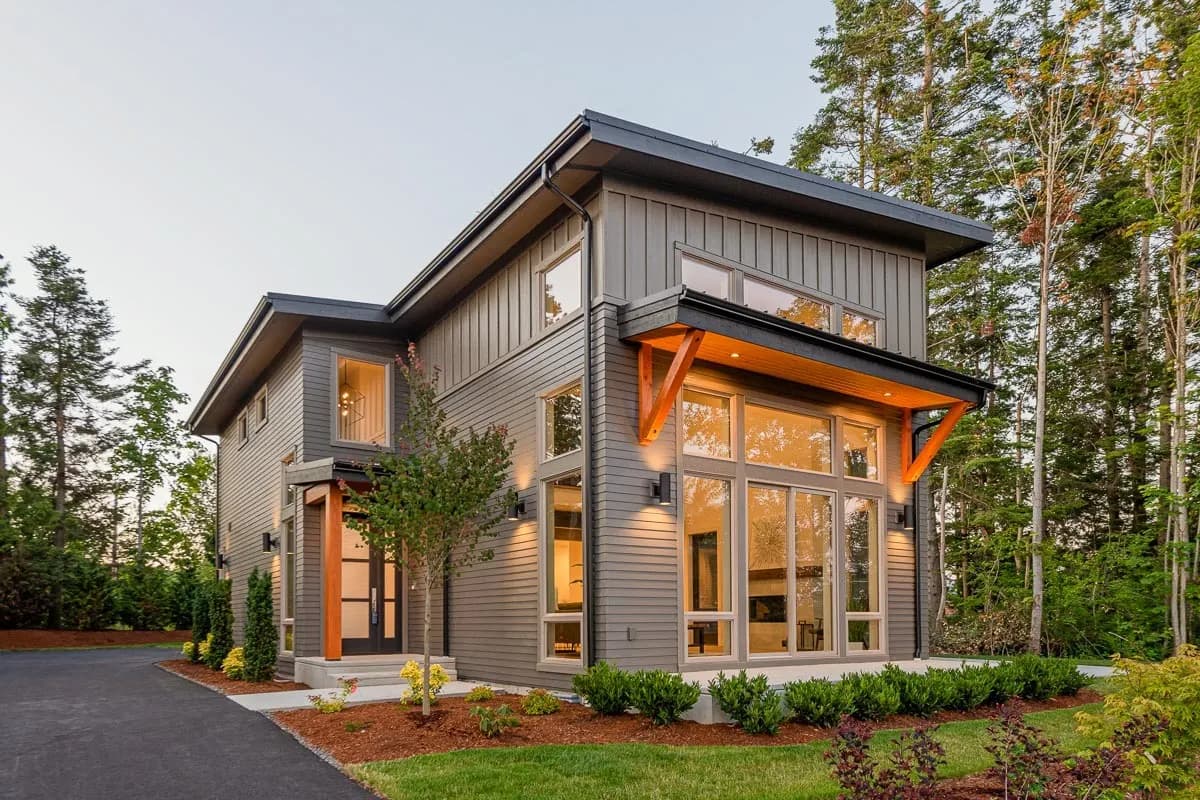 Splendid Contemporary House Plan with Detached Garage, photo 3 of 6