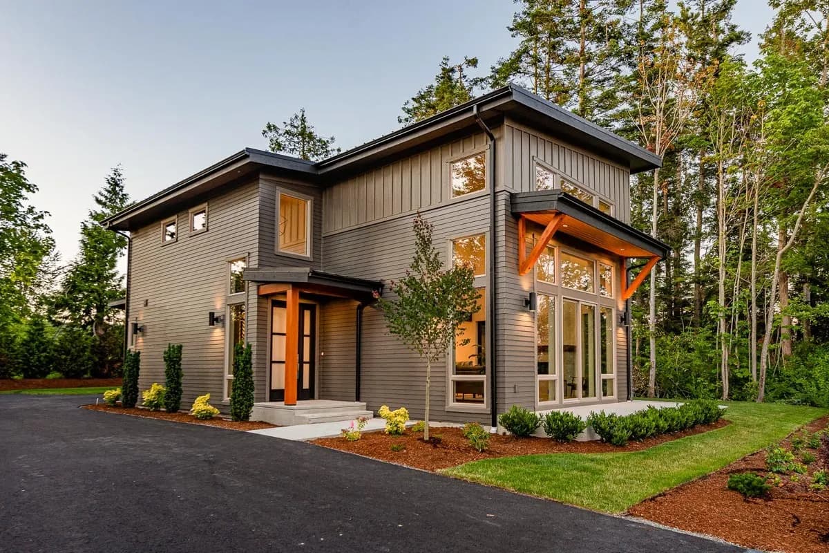 Splendid Contemporary House Plan with Detached Garage, photo 4 of 6