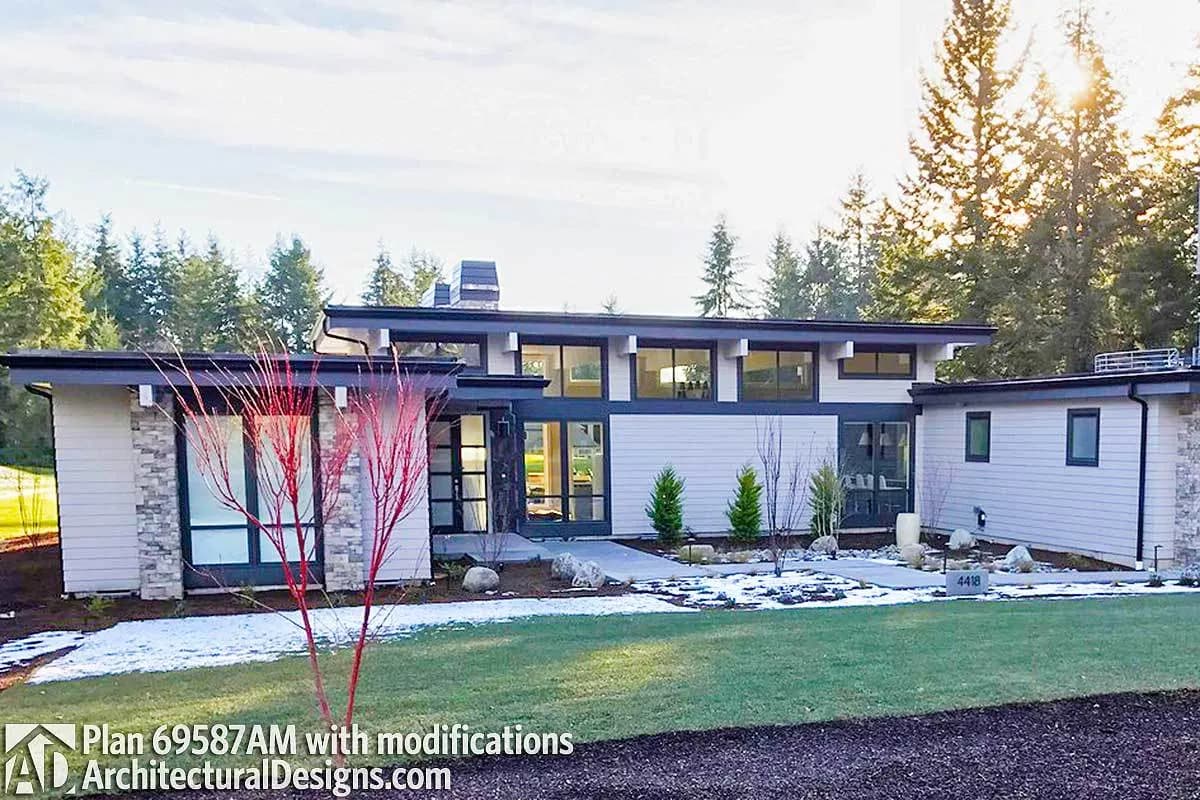 Modern House Plan with Front To Back Living, photo 5 of 5